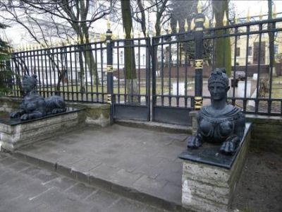 Сфинксы (два)