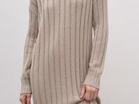 Вязаное платье с длинным рукавом