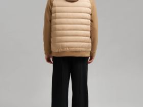 Стеганая куртка с наполнителем из натурального пуха