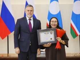 Госнаграды вручили деятелям культуры и искусства Якутии