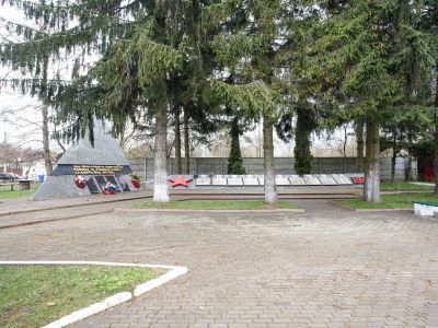 Братская могила советских воинов, погибших в феврале 1945 года