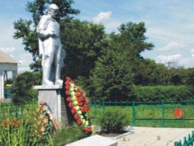 Братская могила воинов, погибших в 1941 - 1943 гг.