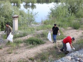 В Якутске прошел субботник «Особенности национальной уборки»