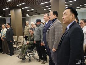 Автомобили с ручным управлением вручили участникам СВО в Якутии