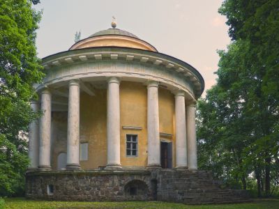 Мавзолей-ротонда с усадьбой