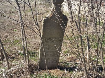 Стела надмогильная