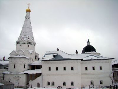 Больничные палаты с церковью преподобных Зосимы и Савватия Соловецких