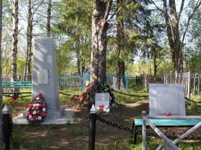 Братское захоронение советских воинов, погибших в 1941-44 гг.