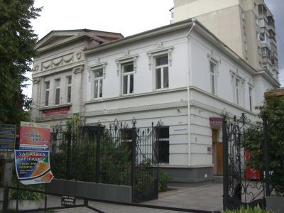 Здание частной гимназии супругов Жировых - Опытно-показательной школы Наркомпроса Крымской АССР