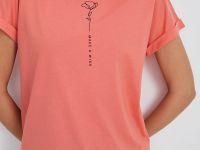 Футболка с круглым вырезом