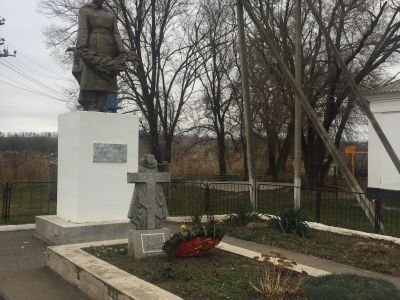 Братская могила воинам Советской Армии, погибшим в Великую Отечественную войну