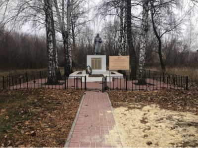 Братская могила воинов Советской Армии, погибших в период Великой Отечественной войны