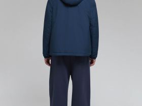 Утепленная куртка с капюшоном