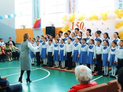 Первая школа Хангаласского района Якутии отметила 150-летний юбилей