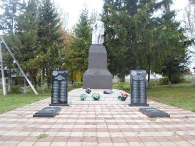 Братская могила воинов Советской Армии, погибших в период Великой Отечественной войны