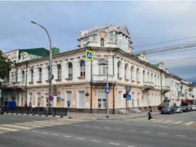 Дом доходный купца Г.Ларина. Здесь размещались Русский Торгово-Промышленный банк, городская библиотека