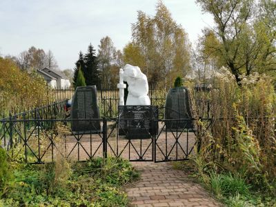 Братская могила советских воинов