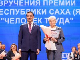 Айсен Николаев наградил 50 якутян премией «Человек труда»