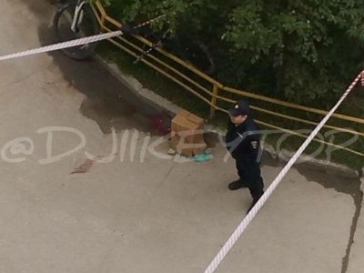 Молодой человек упал с 12-го этажа дома по ул. Петровского в Якутске