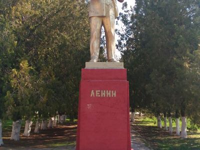 Памятник В.И.Ленину