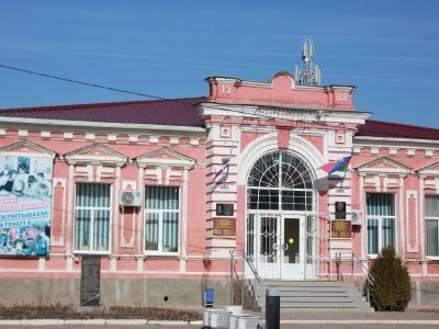 Дом, в котором находился первый ревком станицы. Здесь в 1935 г. встречался с бывшими красными партизанами писатель М.А. Шолохов