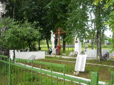 Воинское кладбище, где похоронены воины Советской Армии, погибшие в боях с немецко-фашистскими захватчиками в 1943 году