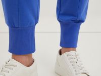 Спортивные брюки зауженного кроя на резинке