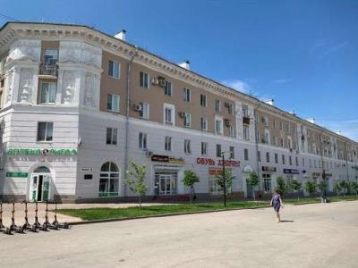 Жилой дом с универмагом