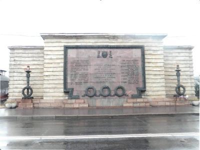 Мемориальная стела героям–ижорцам (памятник в честь подвига 72-го Ижорского отдельного пулеметно-артиллерийского батальона)