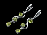 Серьги из серебра с хризолитами э0611сг01260373