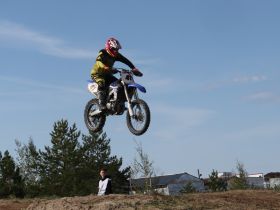 В Кысыл-Сыре прошли соревнования по мотокроссу