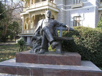 Памятник В.И.Ленину (скульпторы В.В.Петренко, Н.И.Петрова)