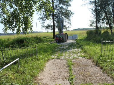 Братское кладбище советских воинов, погибших в 1919 г. и 1941-44 гг.