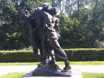 Cкульптура "Братья по  оружию"