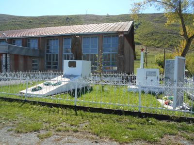 Братская могила партизан