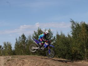 В Кысыл-Сыре прошли соревнования по мотокроссу