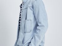 Джинсовая куртка с карманами