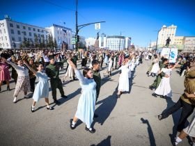 5,5 тысяч пар станцевали вальс Победы в Якутске