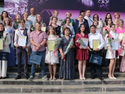 Лучшие выпускники Мирнинского района