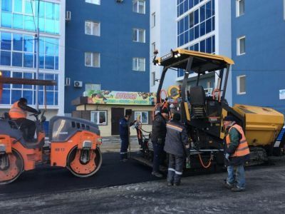 В Якутске подходят к концу работы по асфальтированию жилых дворов