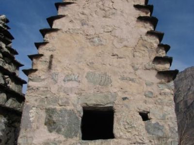 Склеп наземный с двухскатной ступенчатой кровлей 16