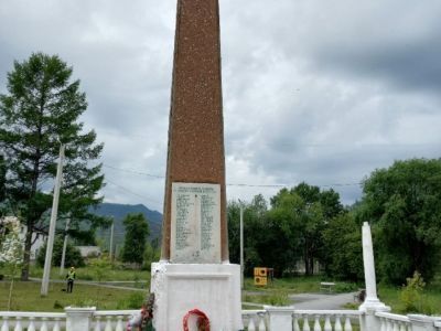 Братская могила красногвардейцев и рабочих, погибших в боях за Советскую власть на станции Слюдянка в июле 1918 г. и казненных семеновцами в декабре 1919 г.