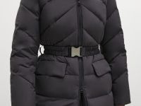 Стеганый пуховик с поясом и капюшоном