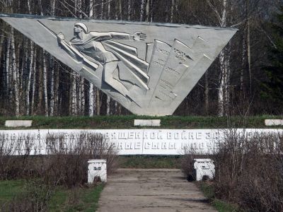 Монумент жителям села Янгорчино, деревень Хорнзор и Напольное Тугаево, павшим на фронтах Великой Отечественной войны 1941 - 1945 годов