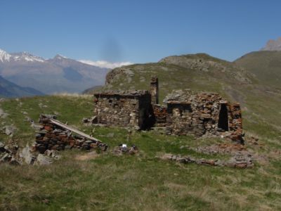 Два полуподземных склепа