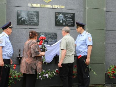 Мемориальную доску погибшему в СВО Сергею Гудкову установили в МВД Якутии