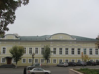 Здание 2-й мужской гимназии, где учились большевик Карпинский Вячеслав Алексеевич и режиссер Мейерхольд Всеволод Эмильевич