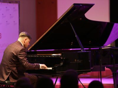 Билеты на Новогодний джаз с Ильёй Филипповым (Муниципальный концертный зал) / Концерт | Афиша | ИнфоТаймс