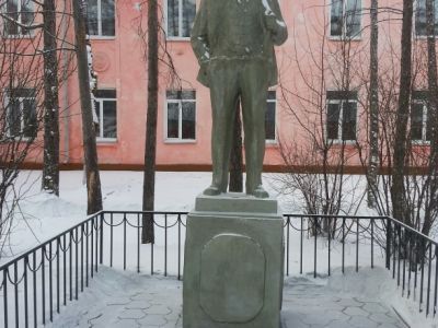 Памятник В.И.Ленину