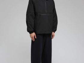 Анорак с капюшоном